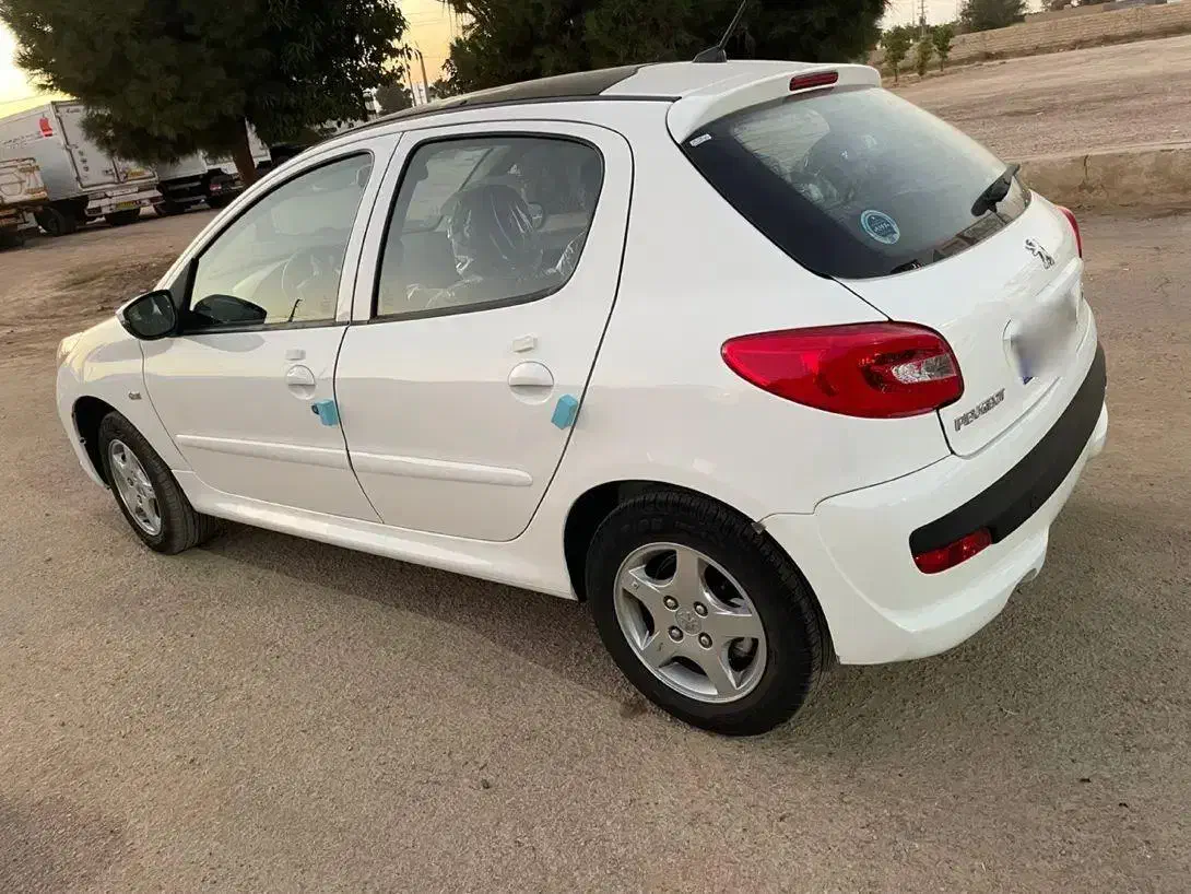 ۲۰۷ اتومات سقف شیشه صفر|خودرو سواری و وانت|شیراز, ارم|دیوار