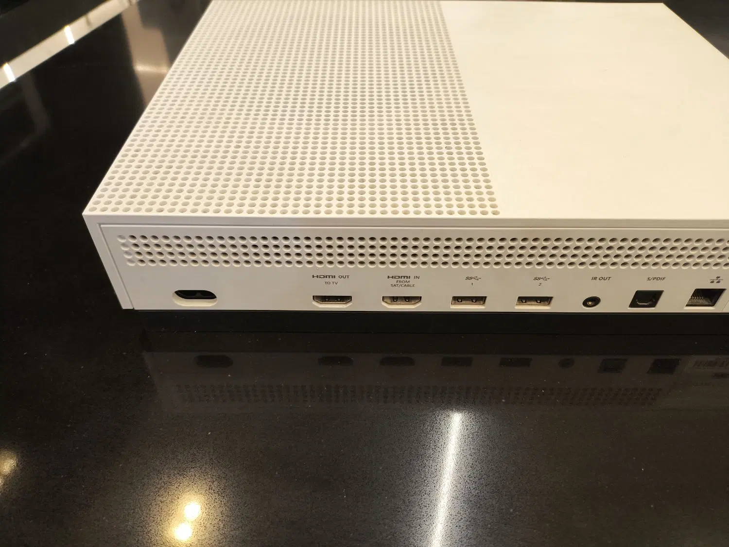 فروش Xbox One S 1TB تمیز و کمکارکرد|کنسول، بازی ویدئویی و آنلاین|اصفهان, باغ زیار|دیوار