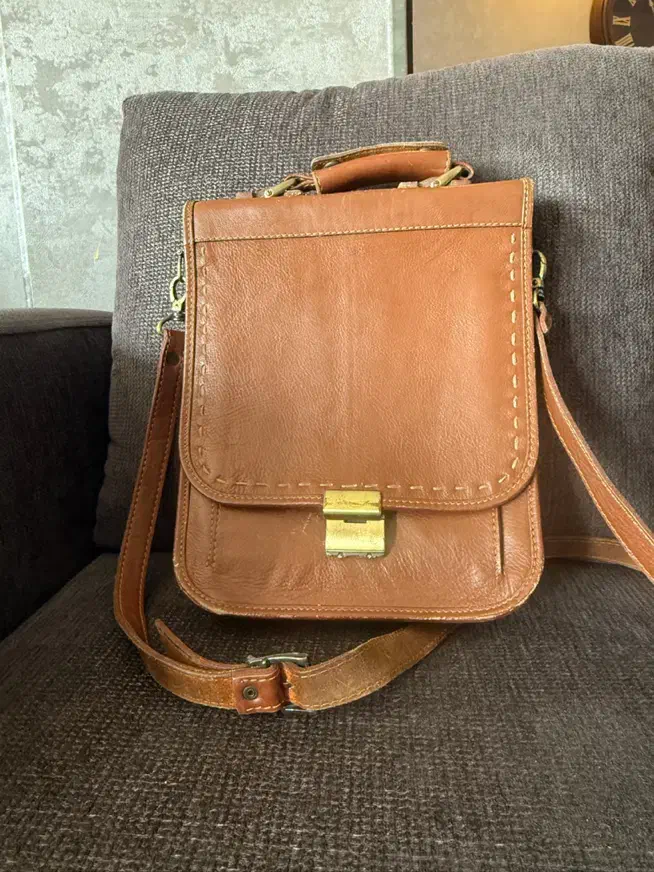 کیف چرم  اصل دست دور (چرم گاوی)|کیف، کفش، کمربند|اصفهان, آبشار|دیوار