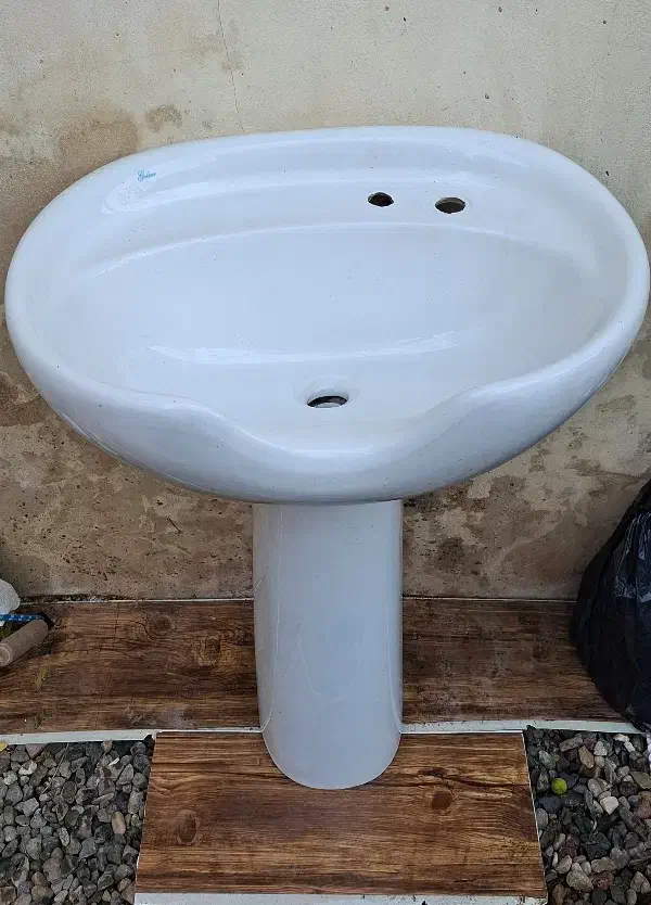 سرشور ایستاده آرایشگاه|آرایشگاه و سالن‌های زیبایی|آستانه اشرفیه, |دیوار