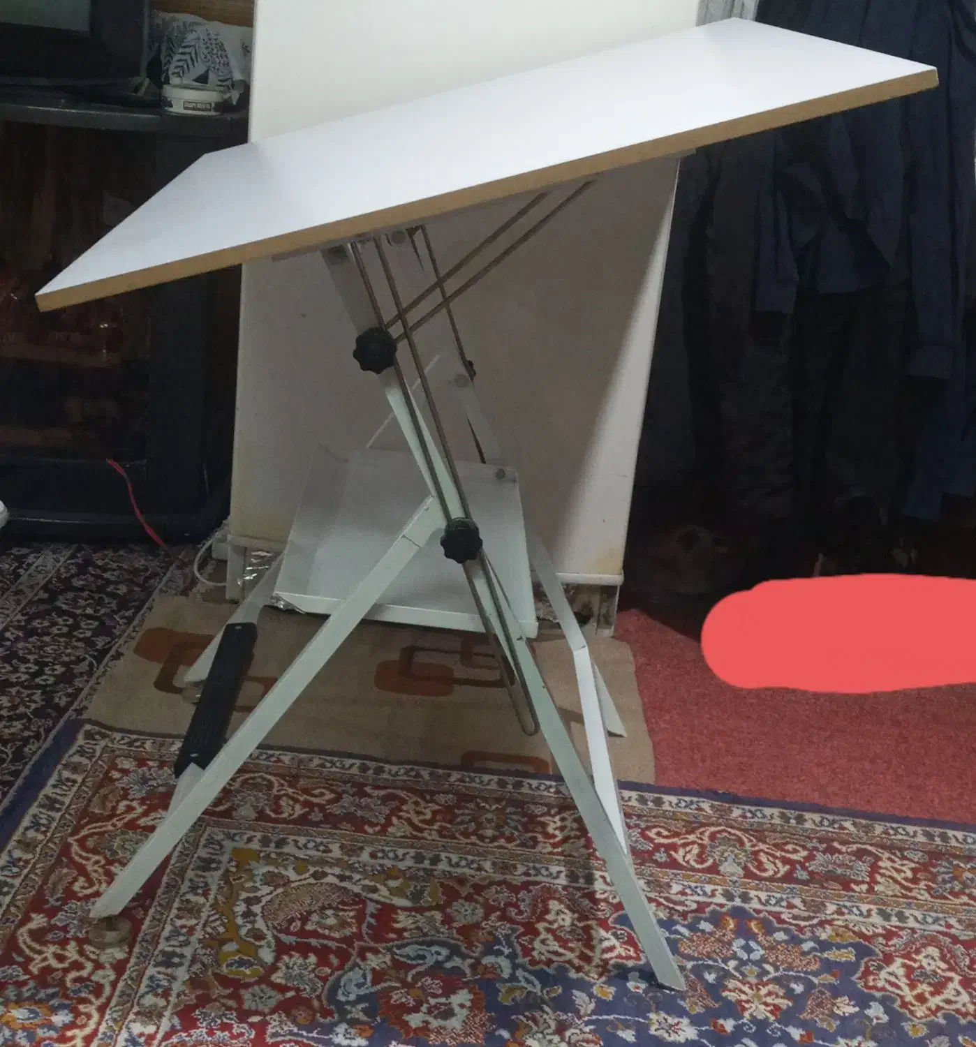 فروش و معاوضه میز طراحی و میز نور با حیوانات|میز تحریر و کامپیوتر|اصفهان, حصه شمالی|دیوار