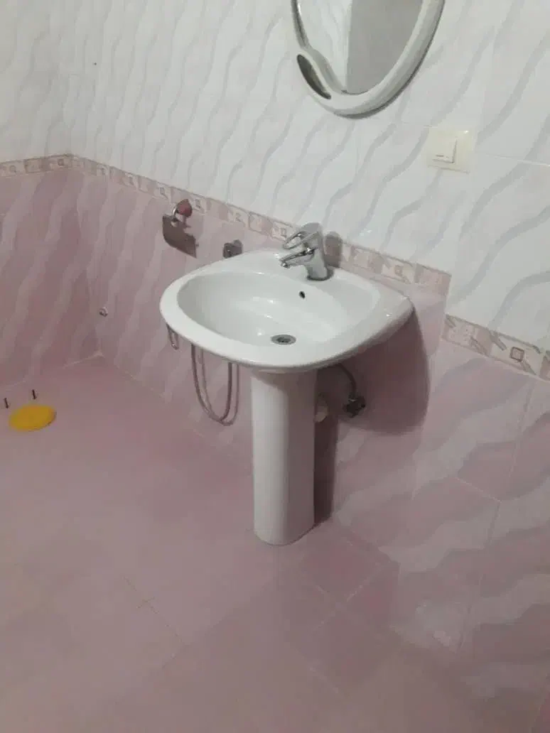 ۲عدد روشویی ساده و یک عدد روشویی کابینتی|لوازم سرویس بهداشتی|اصفهان, شهرک میلاد|دیوار