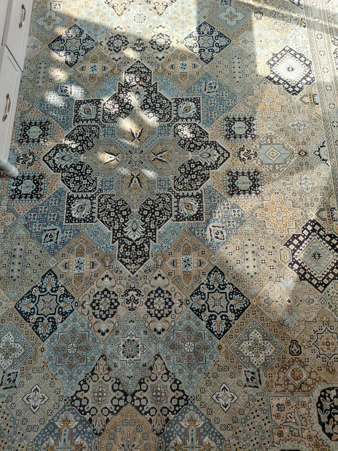 فرش ۱۲ متری|فرش|تهران, جوانمردان (اندیشه)|دیوار