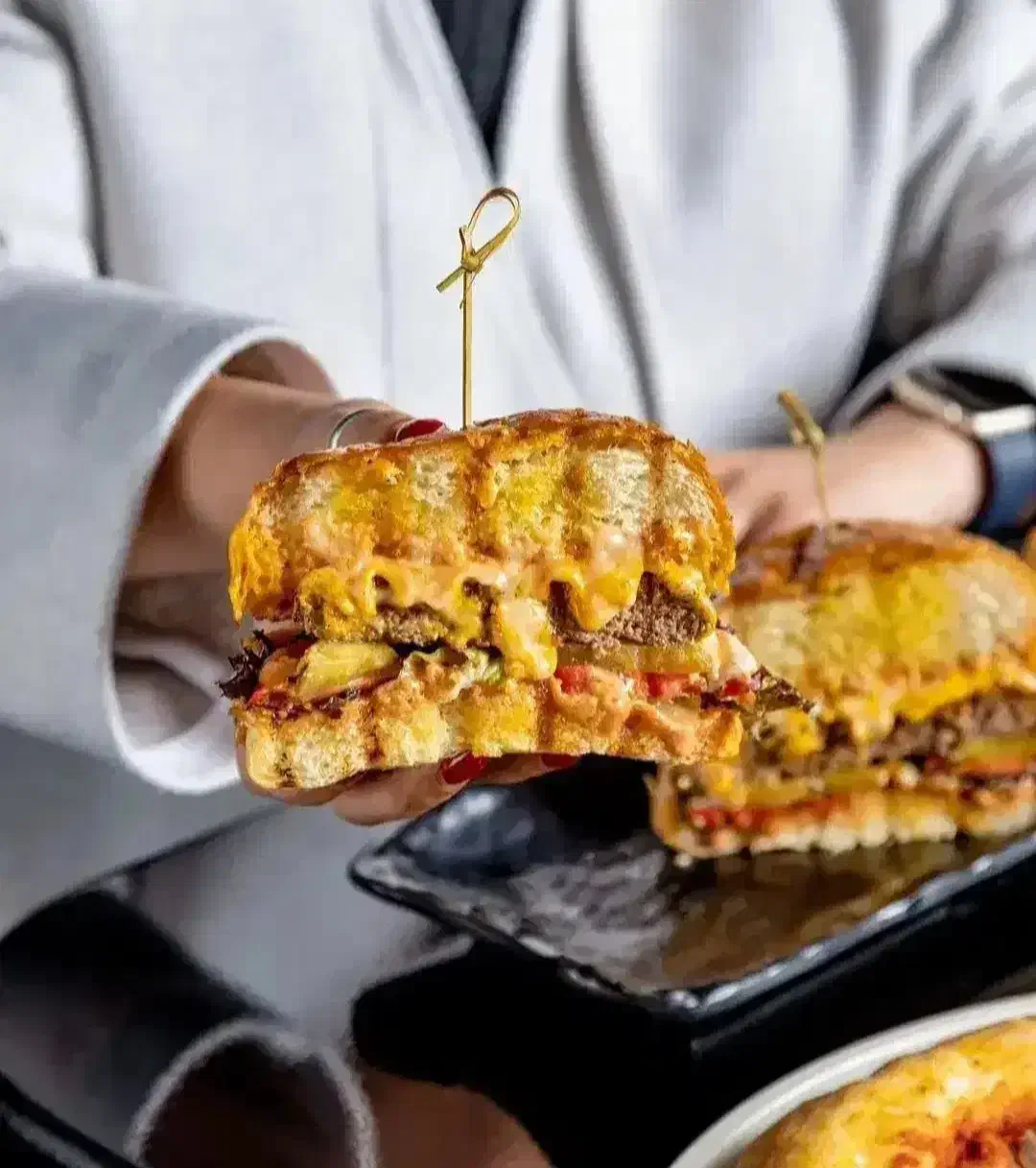 12 نفر کارگرساده تا ماهر در رستوران بین المللی|استخدام خدمات فروشگاه و رستوران|تهران, فرمانیه|دیوار