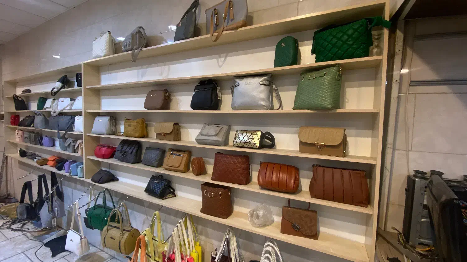 دکور مغازه mdf چوبی ملامینه رگال باکس قفسه|فروشگاه و مغازه|مشهد, مقدم|دیوار