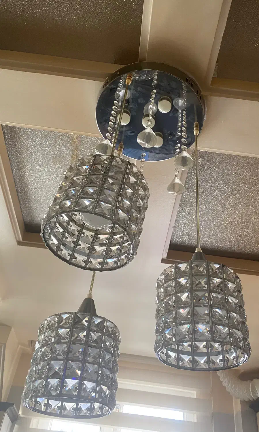 سه عدد لوستر رنگی رنگی و یک عدد پرده کریستال|لوستر و چراغ آویز|تهران, مجیدآباد|دیوار