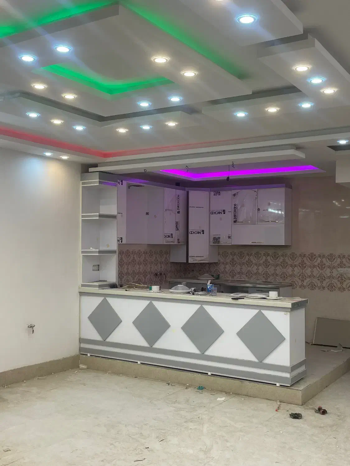 دو خوابه طبقه بالا|اجارهٔ خانه و ویلا|شیراز, شهرک مهدیآباد|دیوار