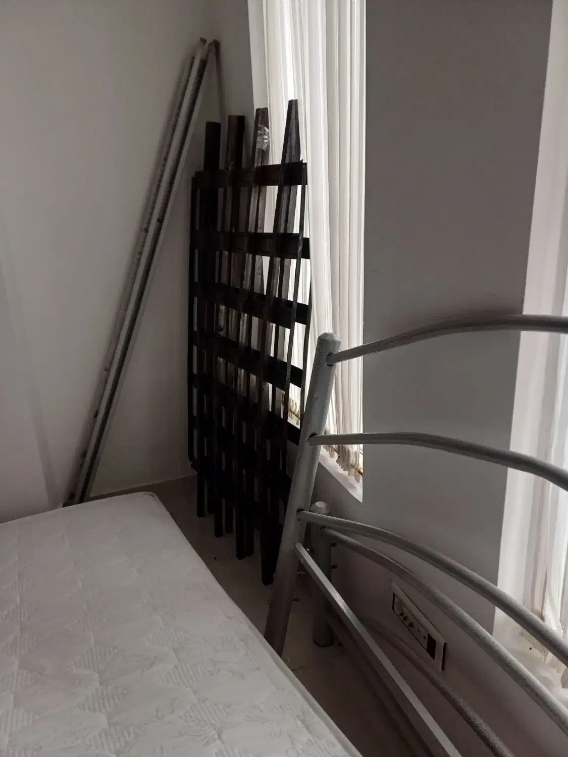 یک عدد تخت فرفوژه دونفره|تخت و سرویس خواب|سیاهکل, |دیوار