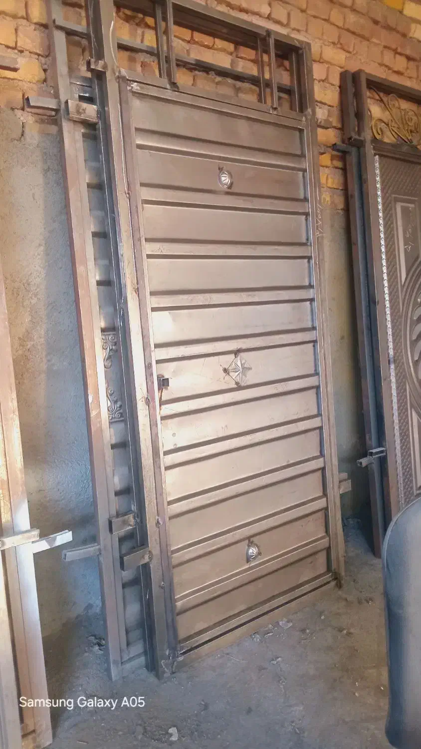 در آهنی درب حیاط حیاطی خانه آهن باغ باغی|مصالح و تجهیزات ساختمان|تربت جام, مولانا|دیوار