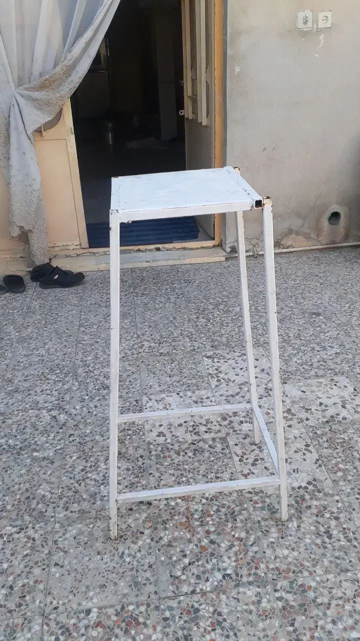 چهارپایه آهنی|صندلی و نیمکت|دهلران, |دیوار