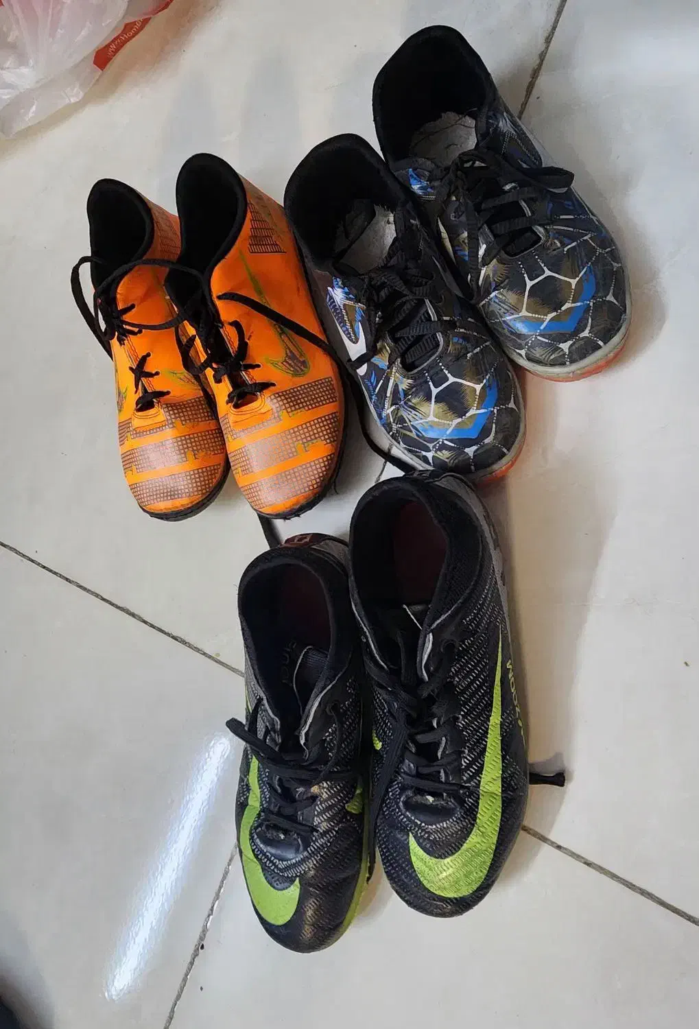 کفش|کیف، کفش، کمربند|شیراز, شهرک گلدشت حافظ‎|دیوار