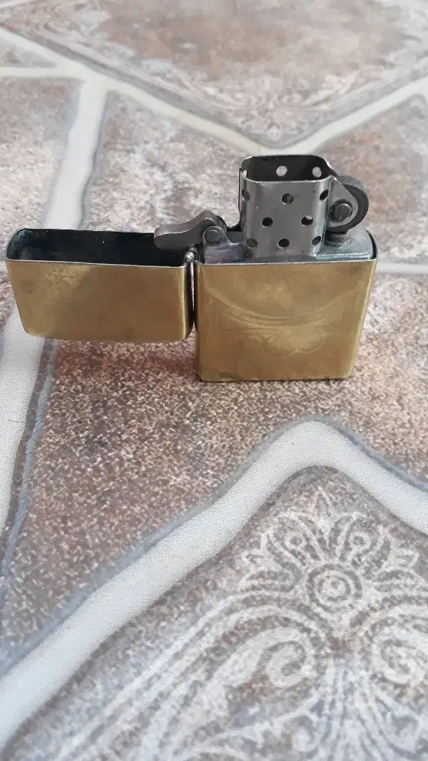 فندک|کلکسیون اشیاء عتیقه|قدس, شهر‌قدس|دیوار