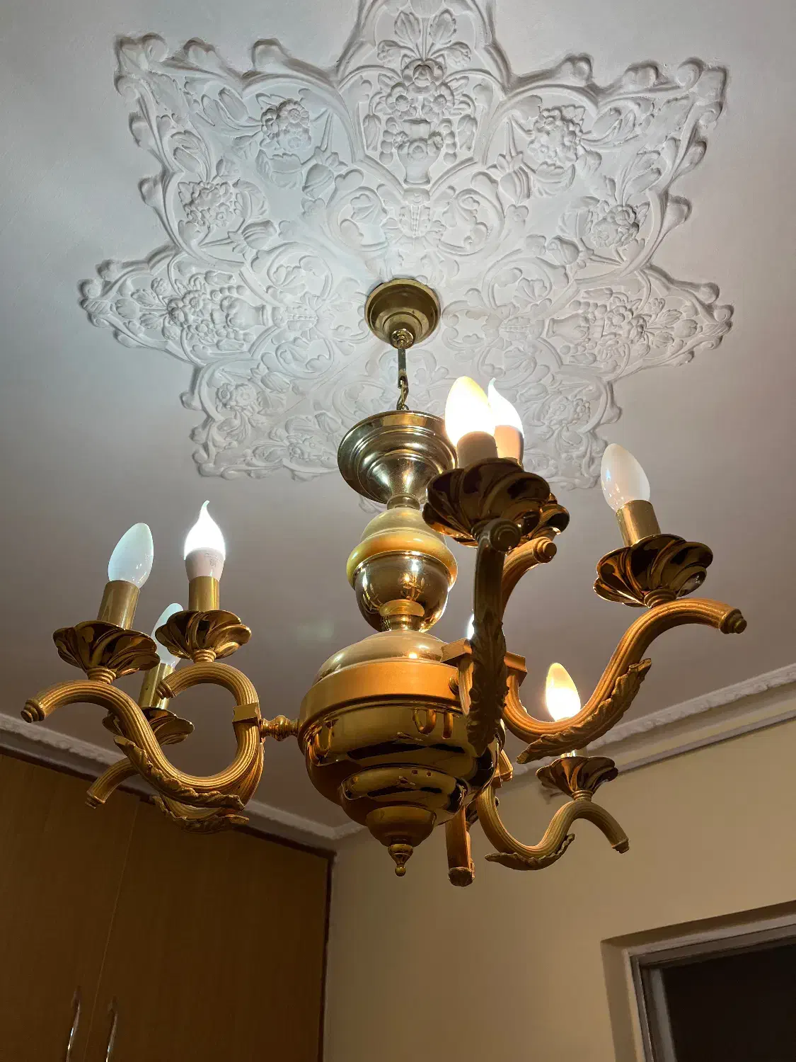 لوستر ۹شاخه برنجی آبکاری طلا رنگ ثابت|لوستر و چراغ آویز|رشت, استقامت ۱|دیوار