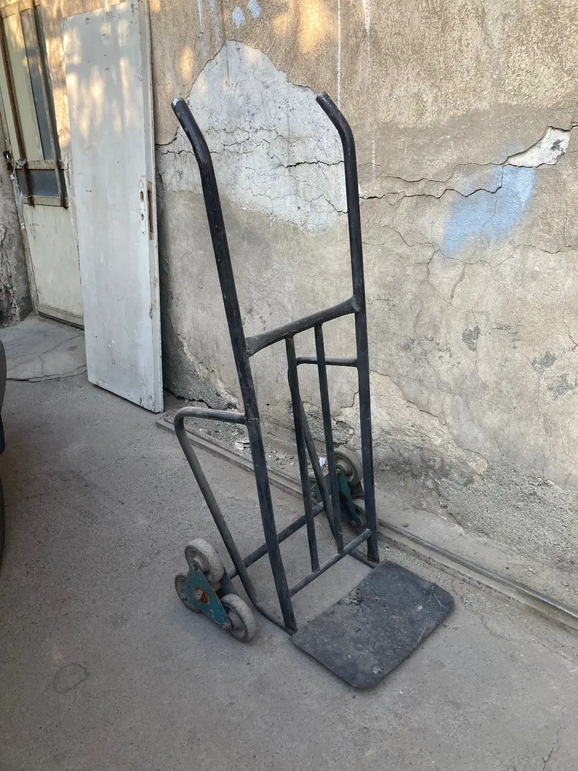 چرخ دستی|ابزارآلات|ری, صفاییه (چشمه علی)|دیوار