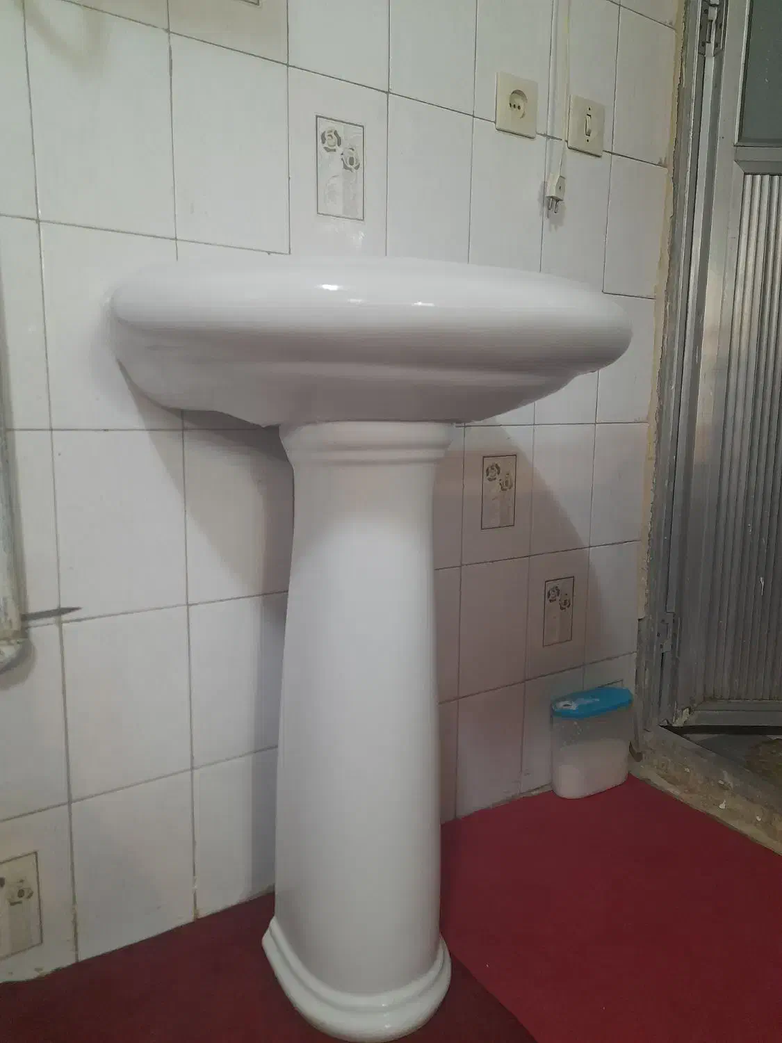 یک عدد روشویی|لوازم سرویس بهداشتی|تبریز, |دیوار