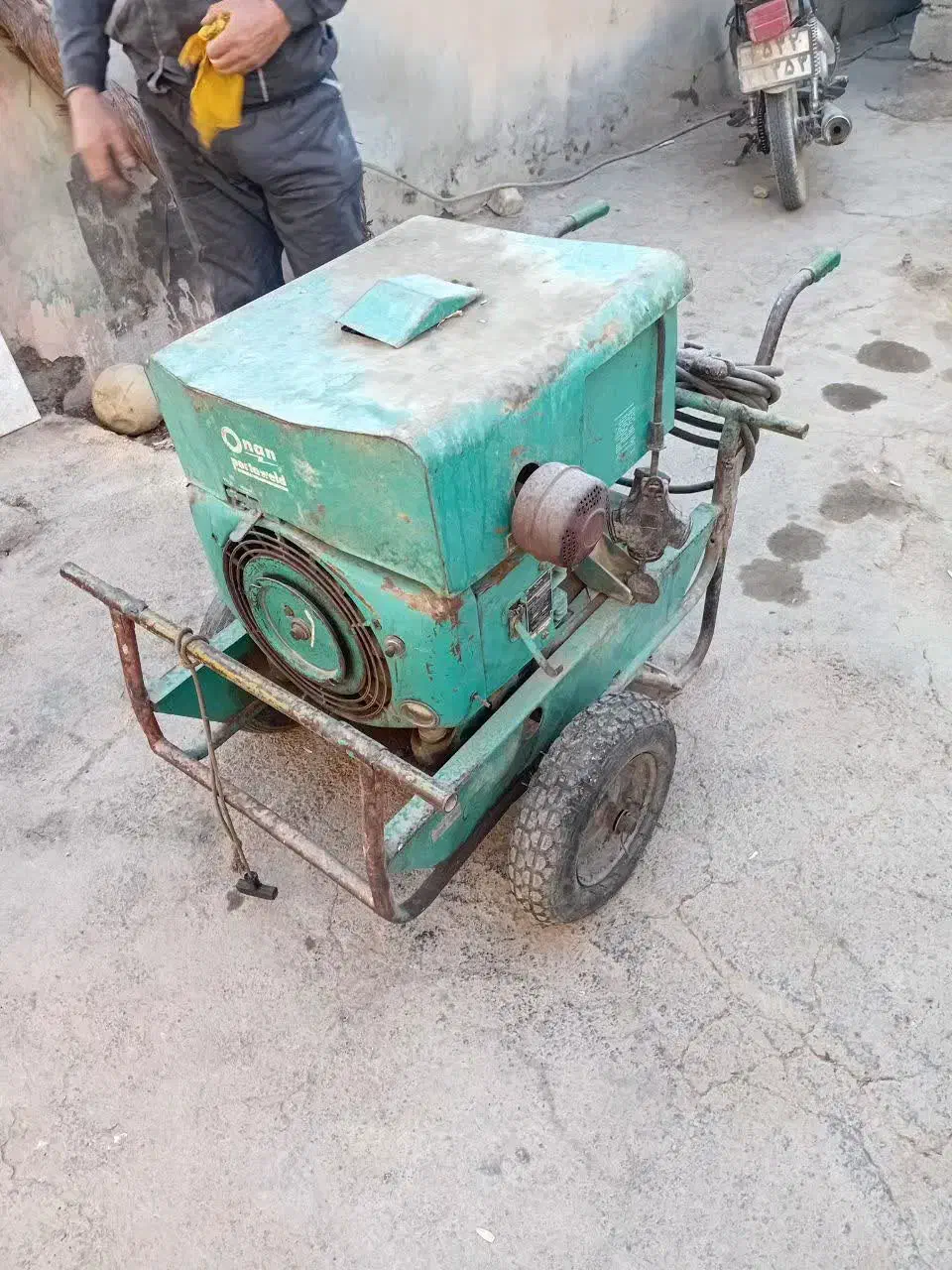 موتور جوش جفت سیلندر|ماشین‌آلات صنعتی|خنداب, |دیوار