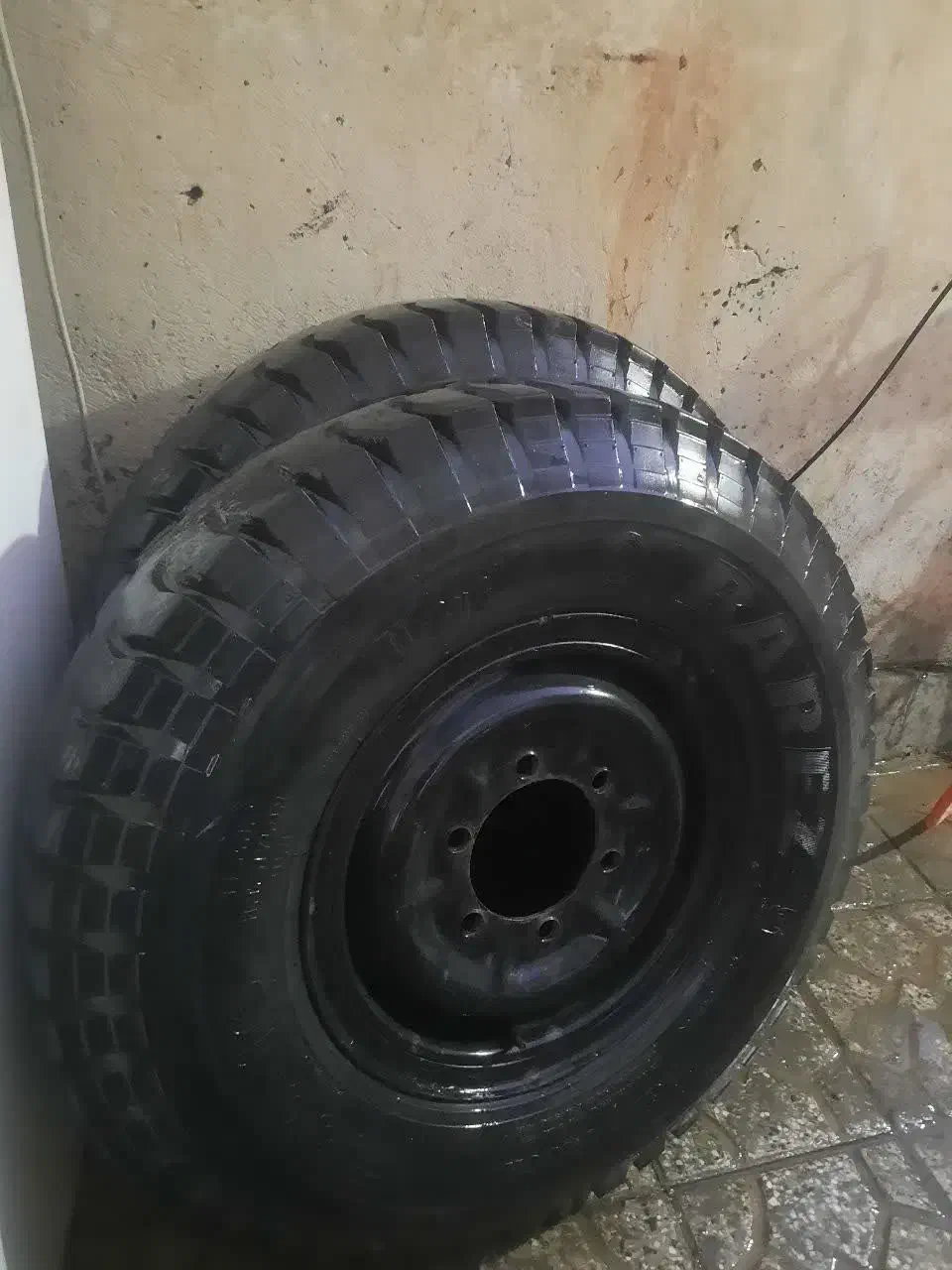 لاستیک عقب نیسان|قطعات یدکی و لوازم جانبی|اراک, |دیوار