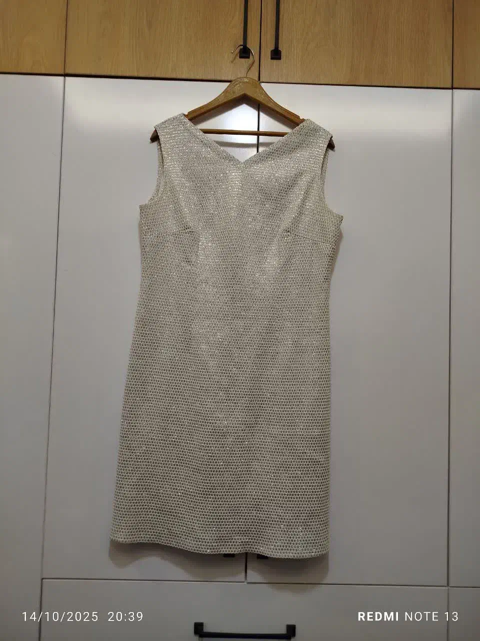 در حد نو و سالم|لباس|رشت, پستک|دیوار