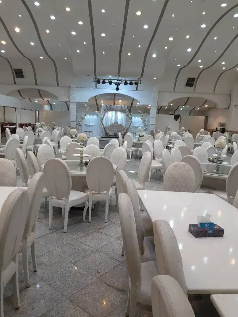 میز و صندلی|کافی‌شاپ و رستوران|همدان, |دیوار