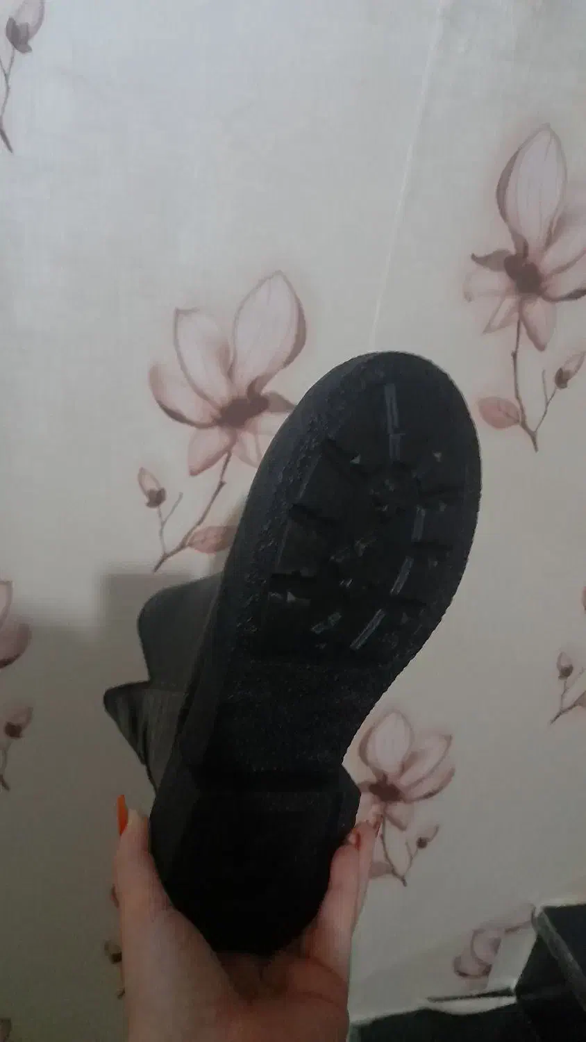 فروش یک عدد نیم بوت و یو ونس سنگی|کیف، کفش، کمربند|ساری, |دیوار