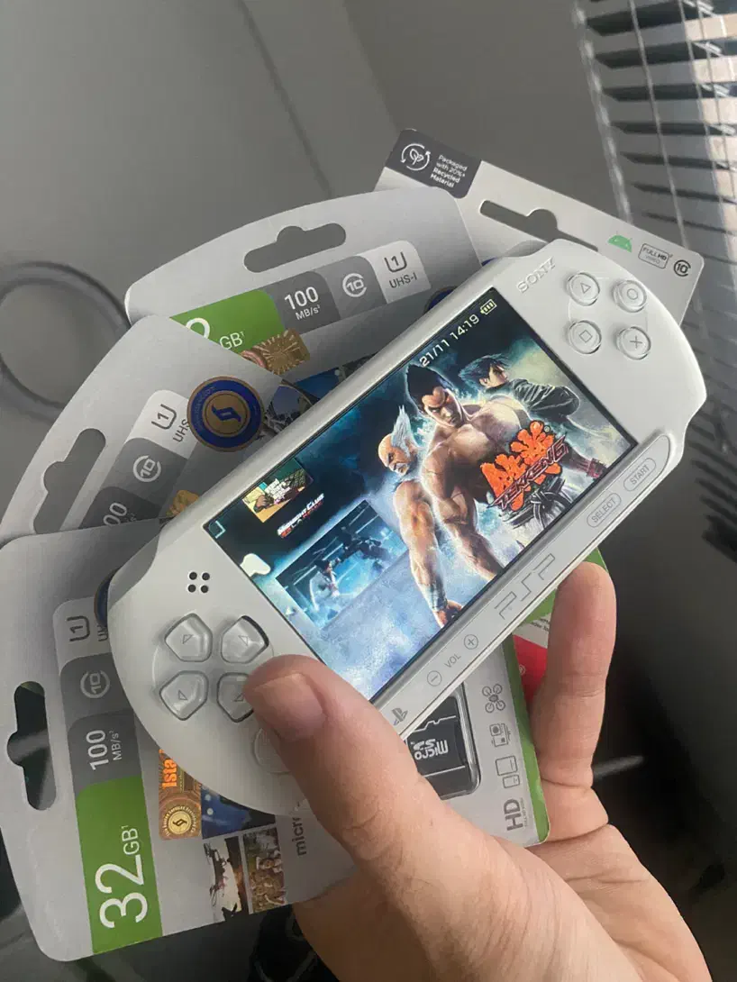 پی اس پی کارکرده، تعدادی لوازم جانبیPSP قاب، شارژر|کنسول، بازی ویدئویی و آنلاین|رشت, گلباغ نماز|دیوار