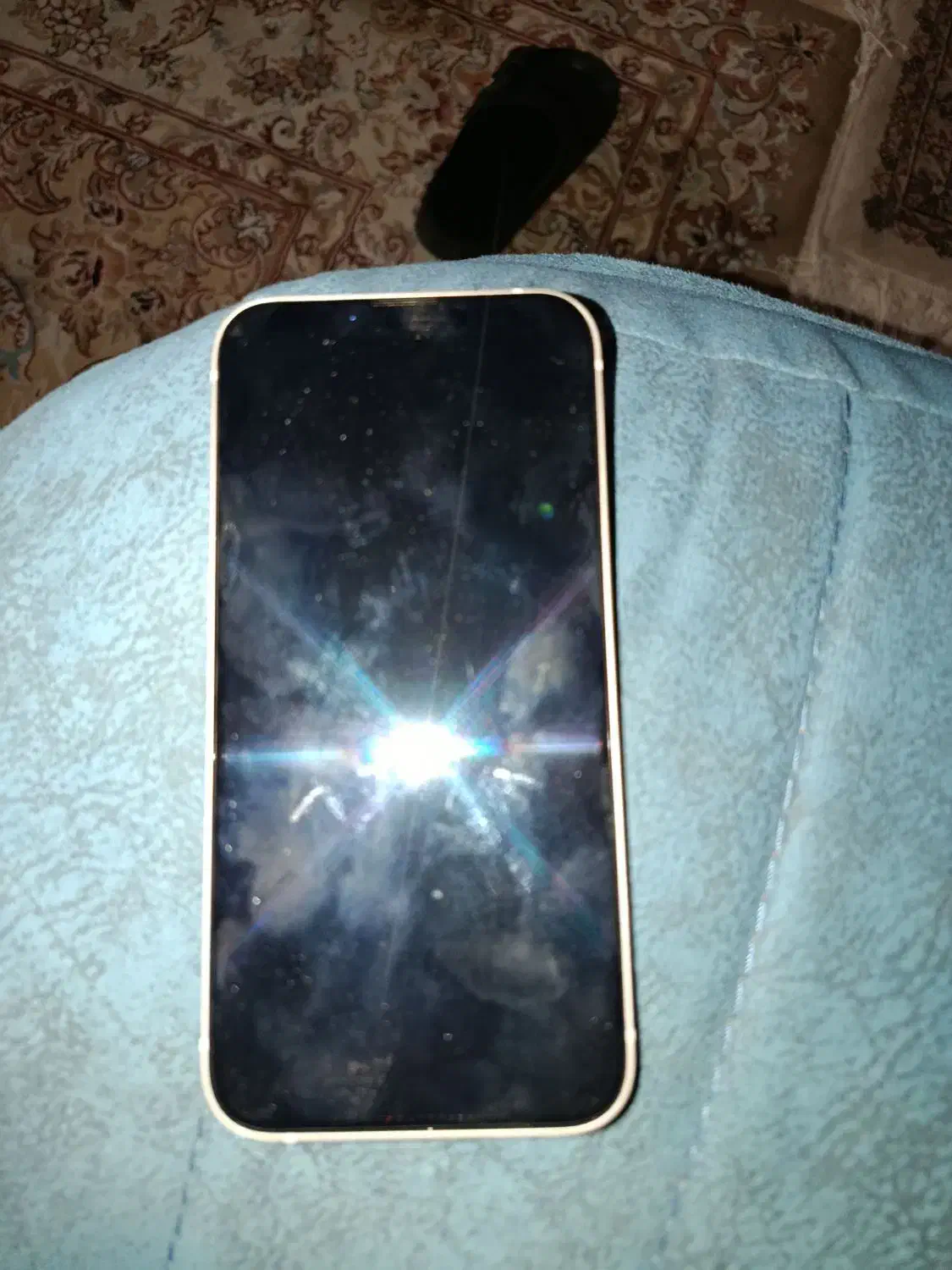 آیفون ۱۳ نرمال|موبایل|رباط‌کریم, رباط‌کریم|دیوار