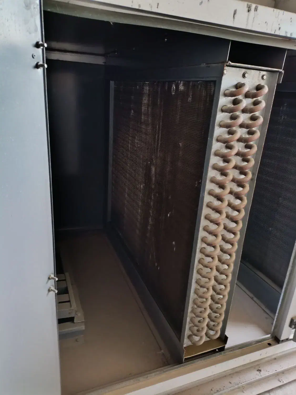 هواساز نو نو آکبند|کولر گازی و فن‌کوئل|مشهد, عامل|دیوار