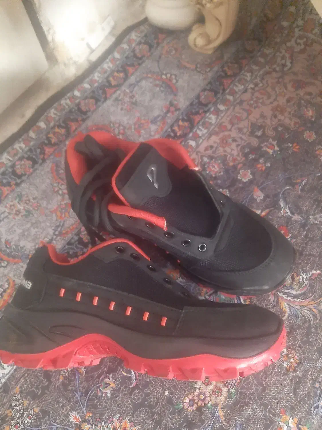 کفش نو|کیف، کفش، کمربند|رباط‌کریم, مسکن مهر آبشناسان|دیوار