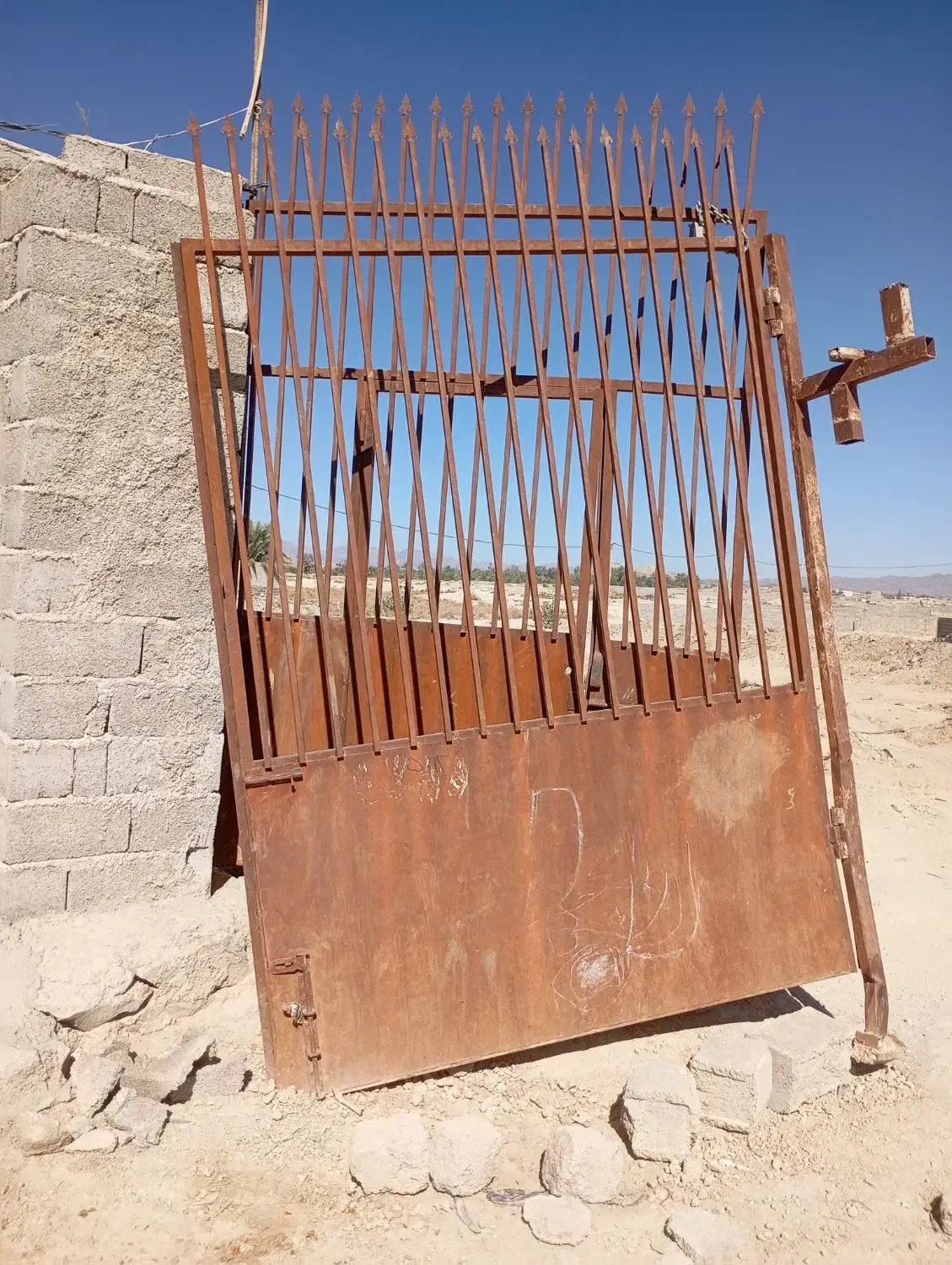 درب بزرگ باغ وویلای|مصالح و تجهیزات ساختمان|سراوان, |دیوار