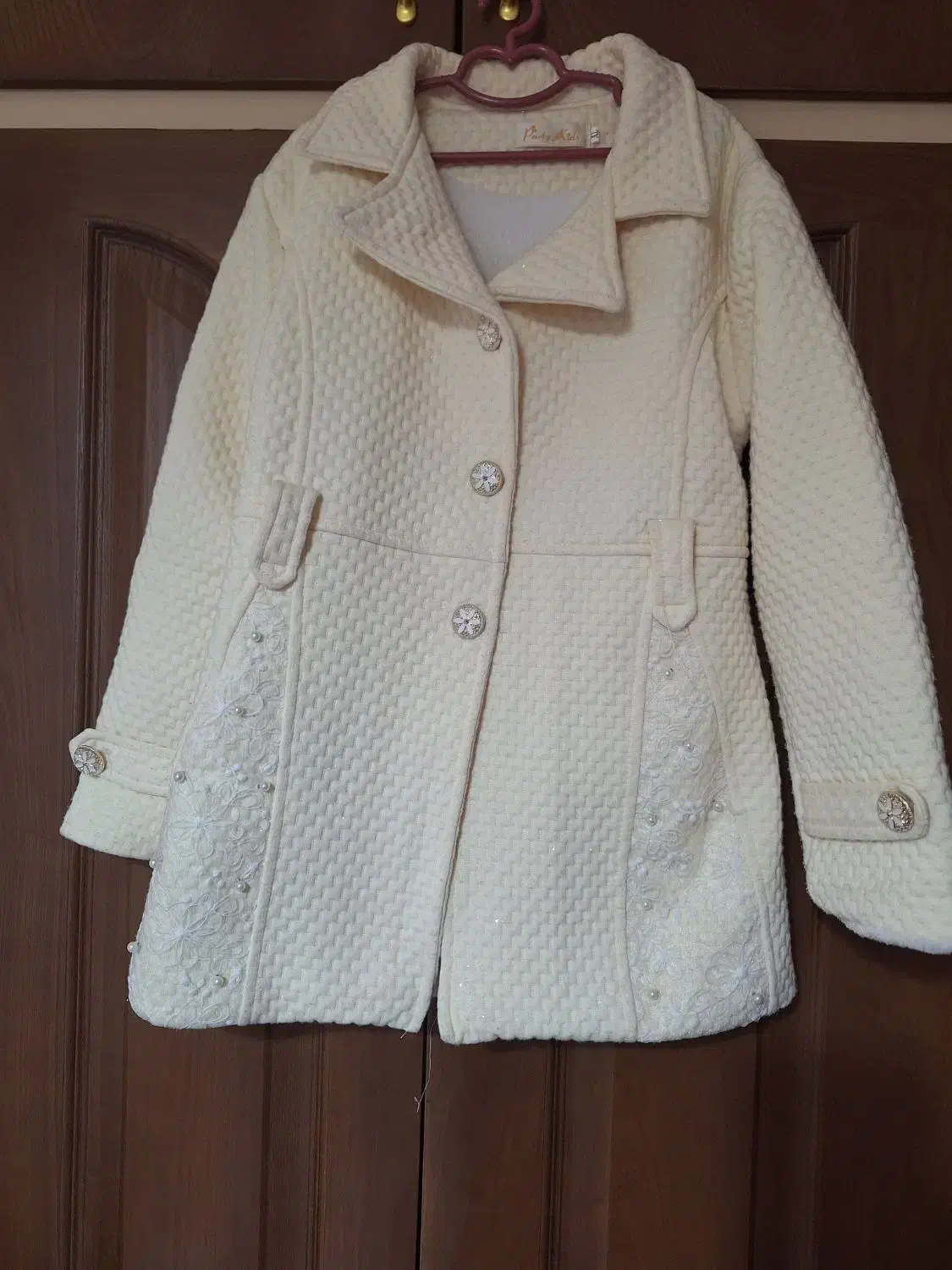 پالتو کودک|کفش و لباس بچه|صدرا-فارس, فاز ۱|دیوار