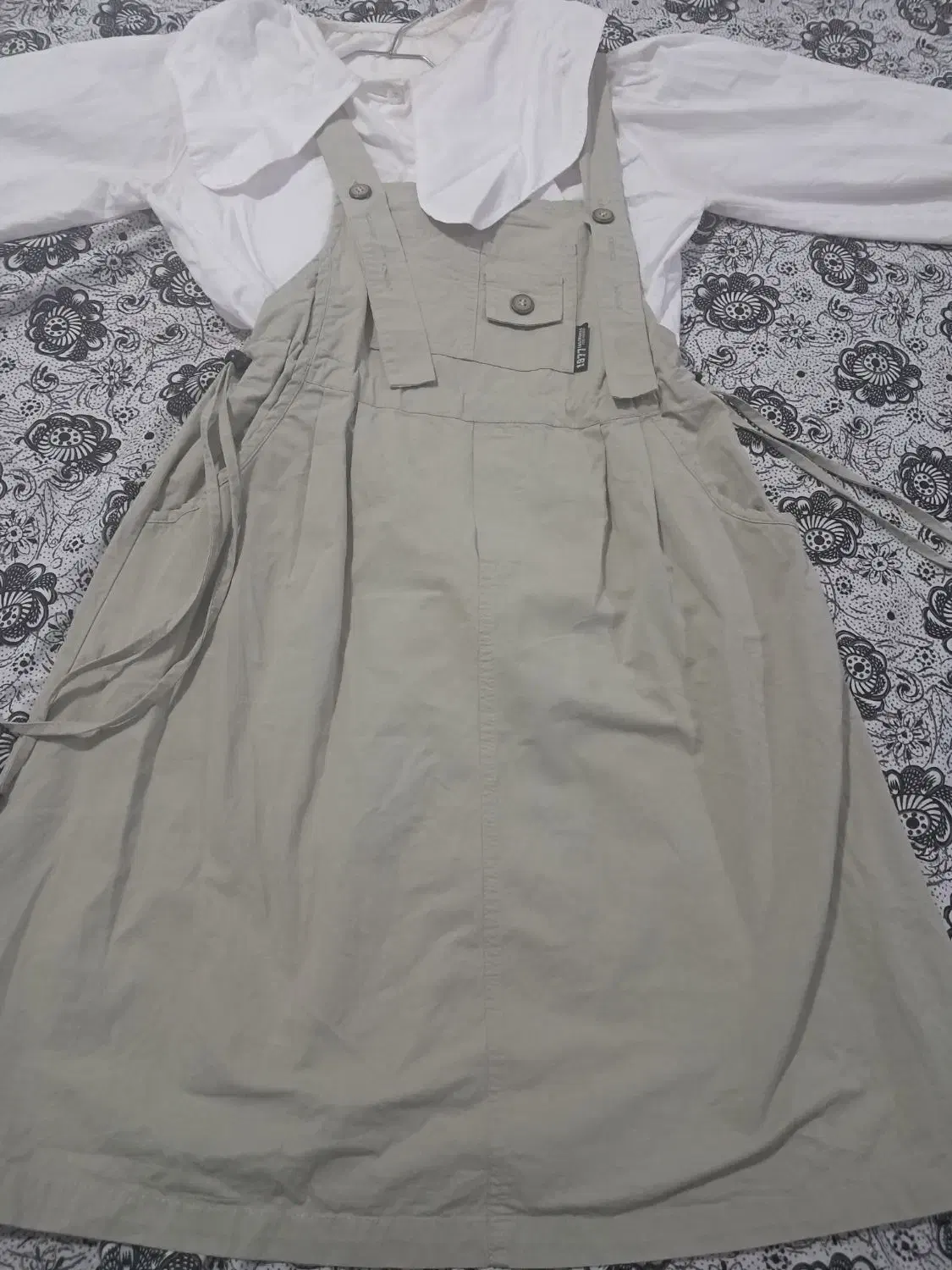 دامن لی و کت جین . وسرافون .کتان|لباس|رباط‌کریم, الارد|دیوار