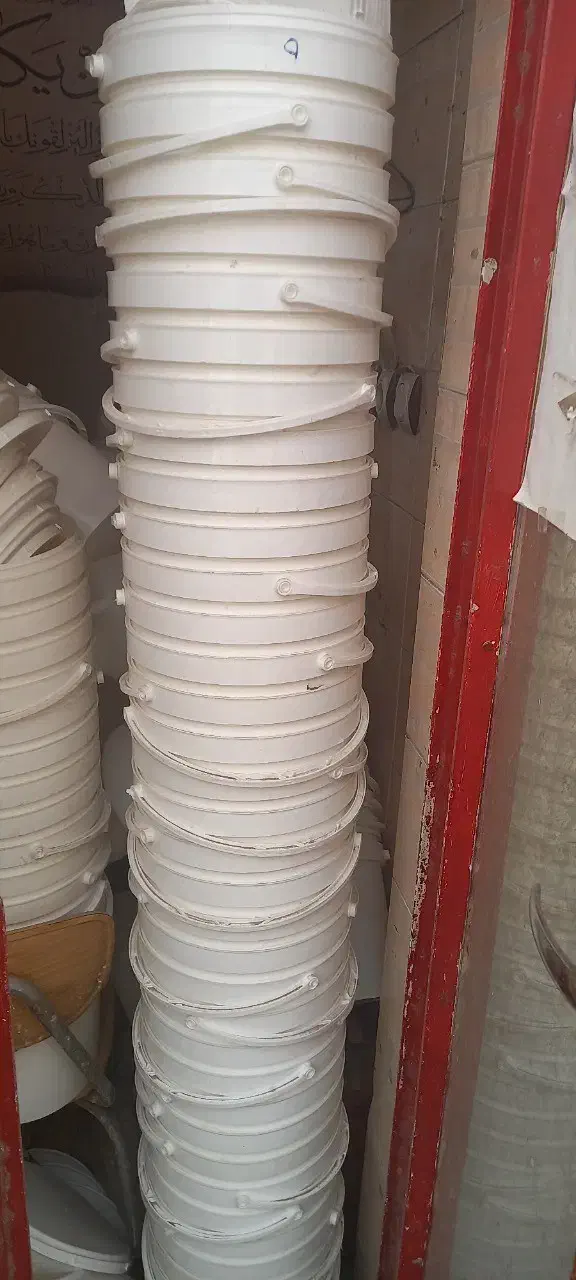 سطل پلاستیکی درب دار و دسته دار|ظروف نگهدارنده، پلاستیکی، یک‌بارمصرف|قم, انسجام|دیوار