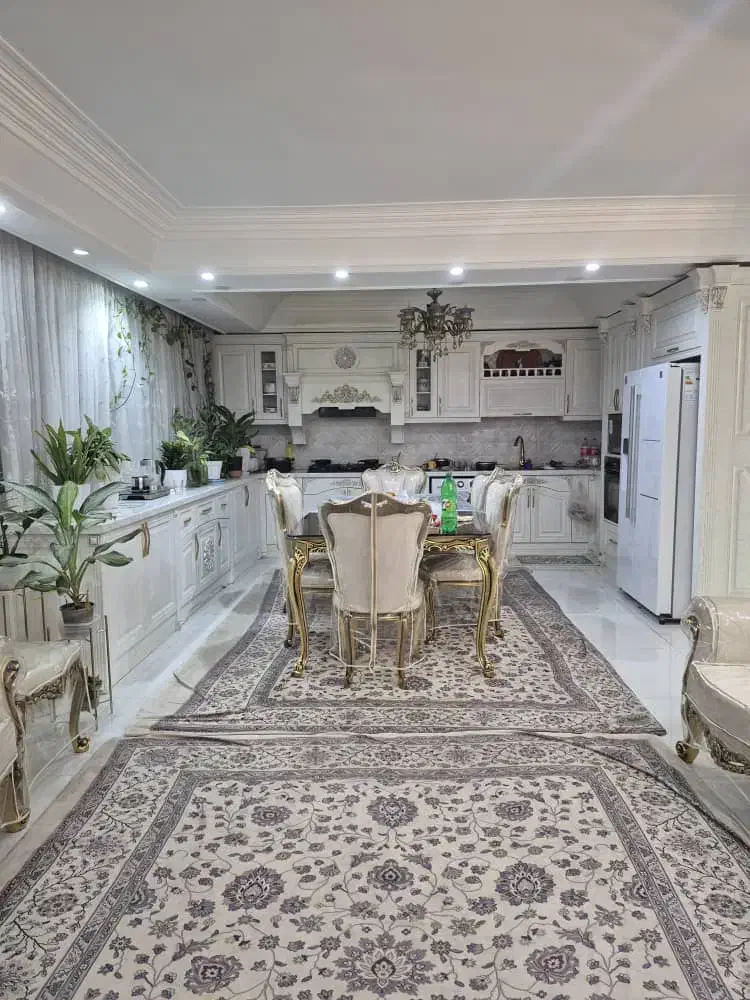 ۱۶۲ متر ۳ خواب / طبقه ۴ / فول /  رو بروی پارک لاله