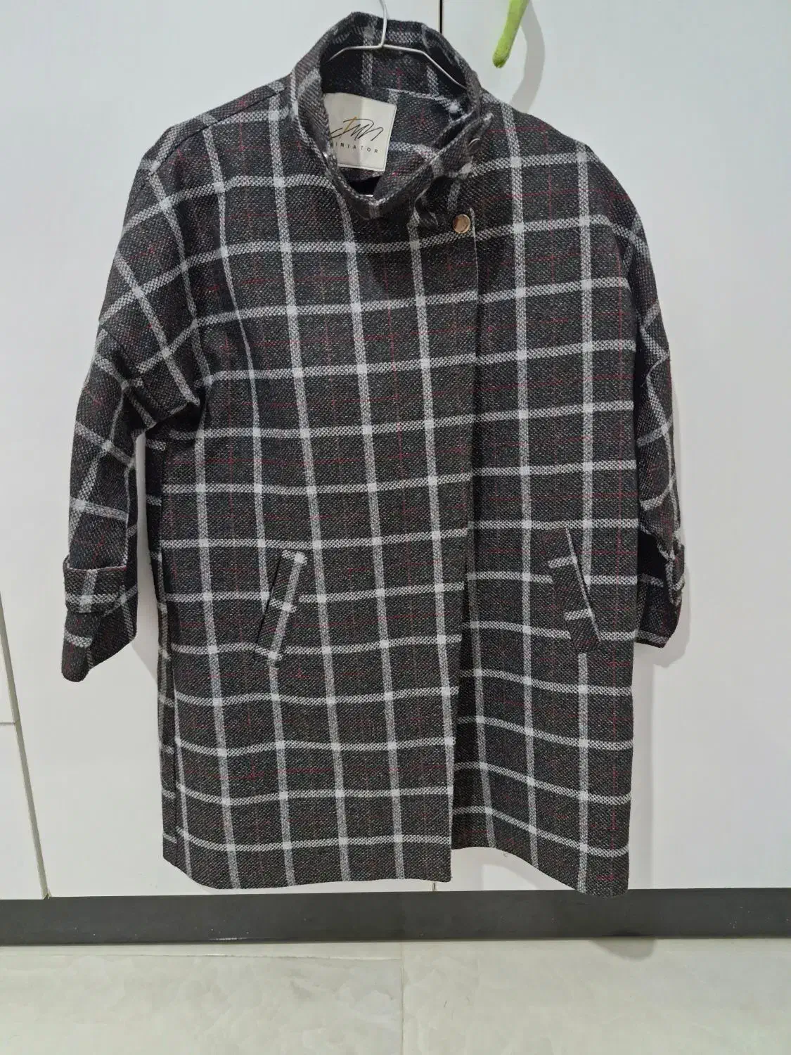 پالتو|لباس|زابل, |دیوار