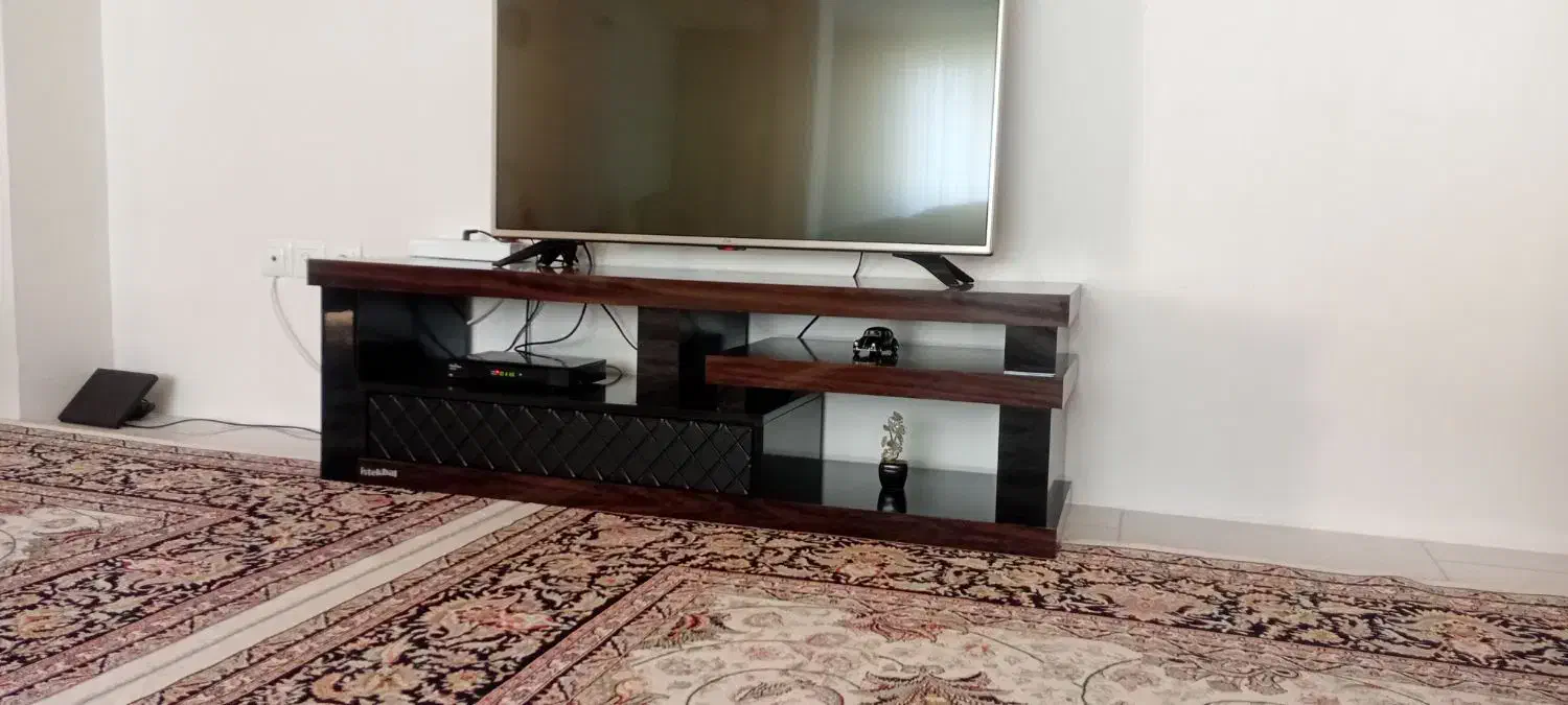 تلویزیون ال‌جی اصل ۴۳ اینچ و میزتلویزیون با کارتن|تلویزیون و پروژکتور|زنجان, |دیوار