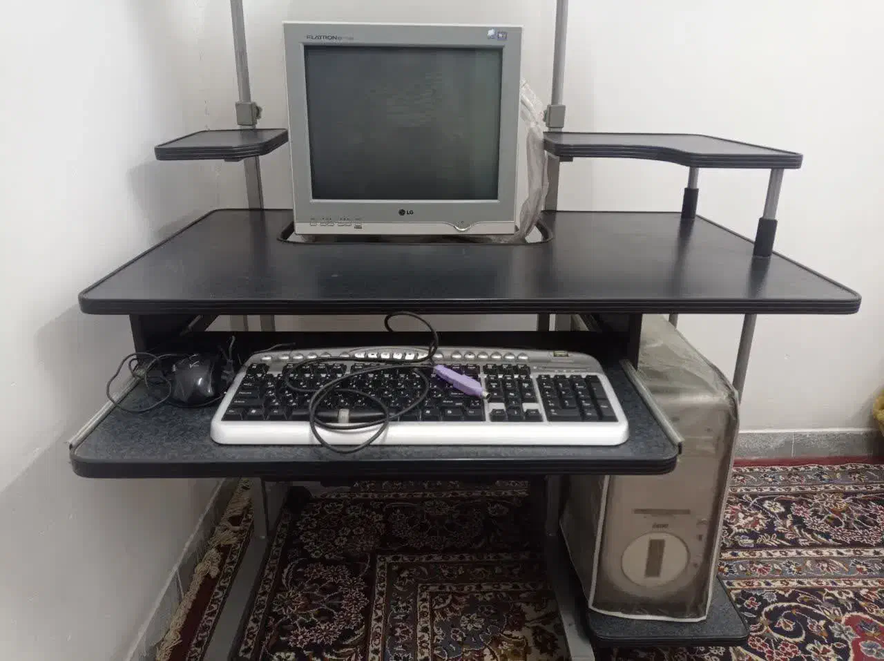 میز کامپیوتر همراه با مانیتور ال جی|میز تحریر و کامپیوتر|دزفول, |دیوار