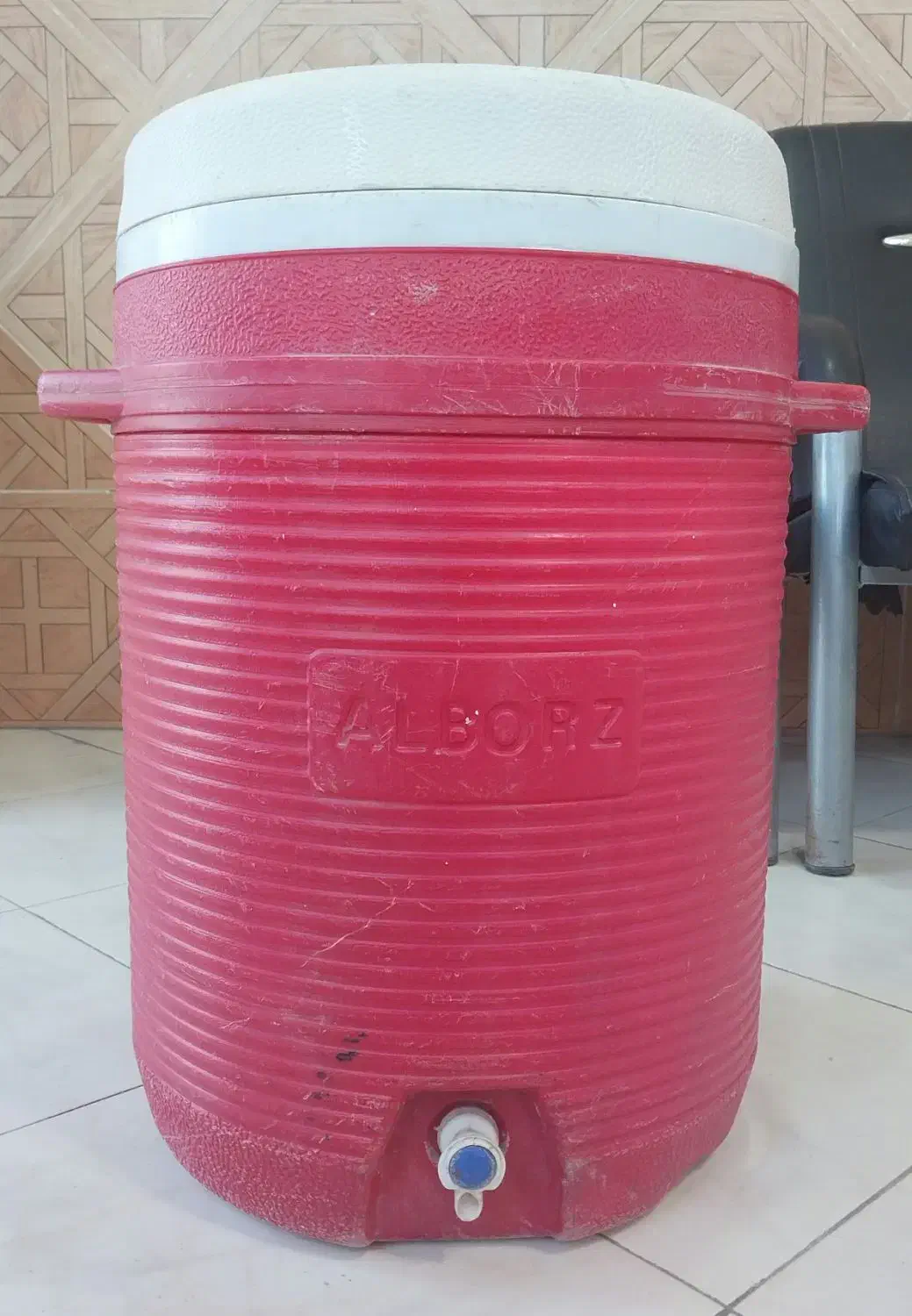 کلمن بزرگ|ظروف نگهدارنده، پلاستیکی، یک‌بارمصرف|اهواز, کوی آغاجاری|دیوار