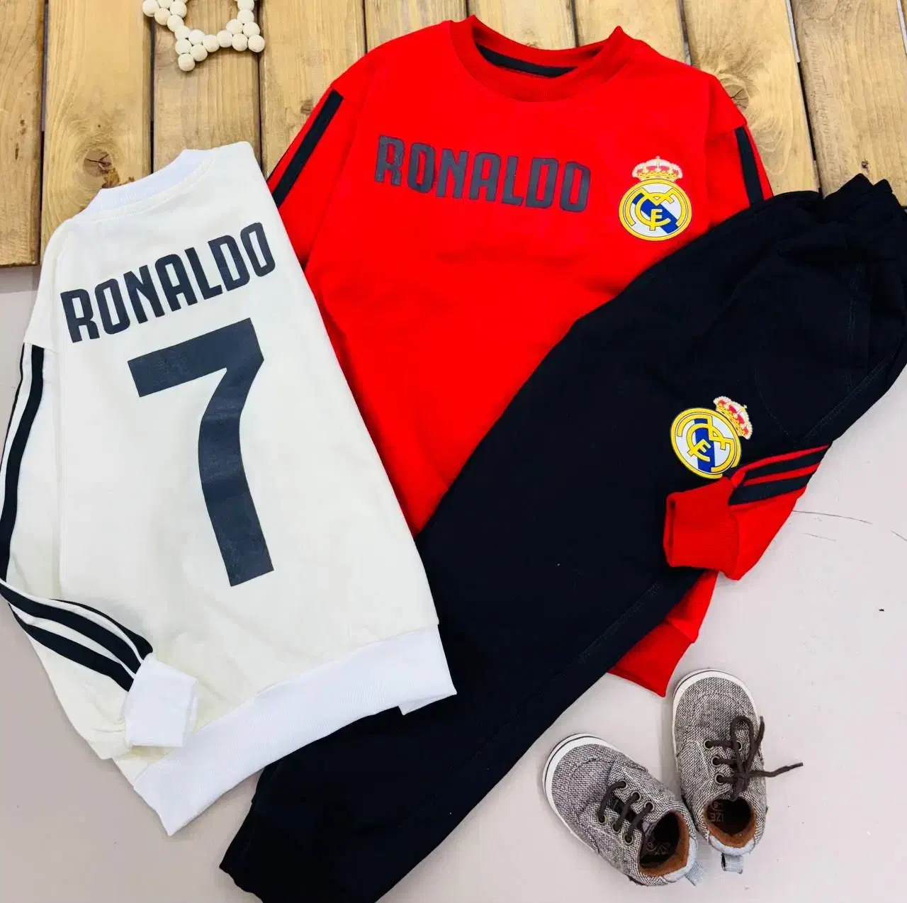 انواع لباس بچگانه ونوزادی خونگی میفروشم|کفش و لباس بچه|اردکان, |دیوار