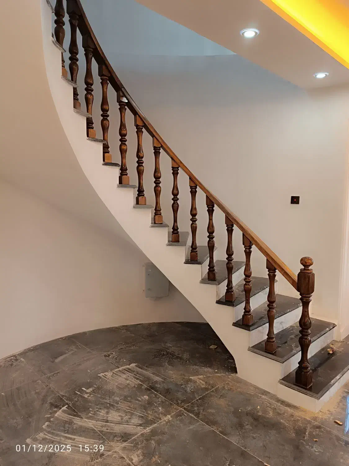 اجرای انواع نرده استیل، چوبی و آلومینیومی|مصالح و تجهیزات ساختمان|رشت, رودباری|دیوار