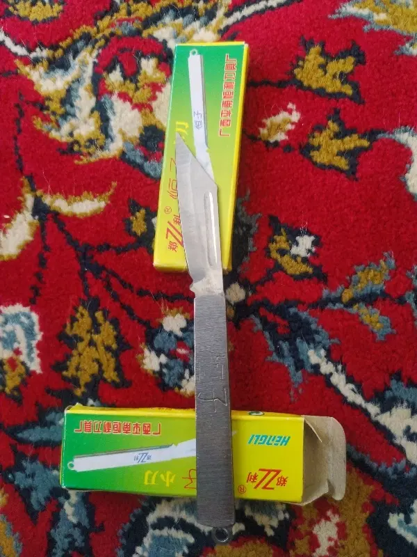 چاقو|کوهنوردی و کمپینگ|شیراز, فرودگاه شهید دستغیب شیراز|دیوار