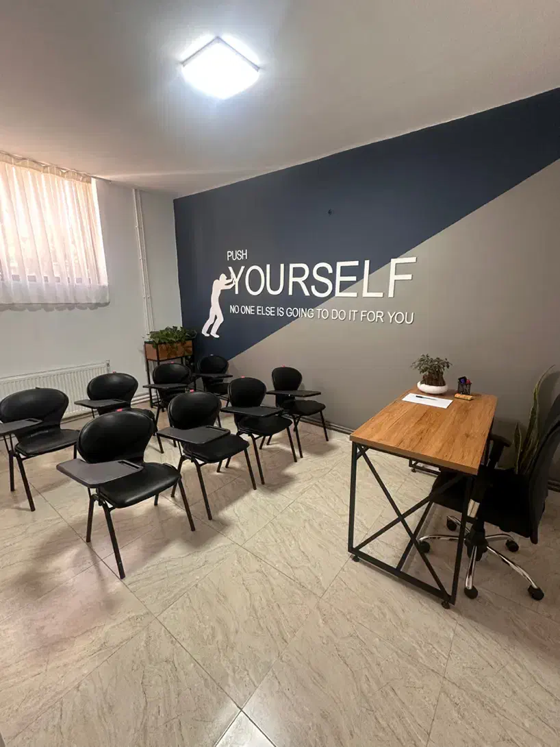 اجاره کلاس آموزشی در محدوده ولیعصر|اجارهٔ کوتاه‌مدت دفتر کار و فضای آموزشی|تبریز, |دیوار