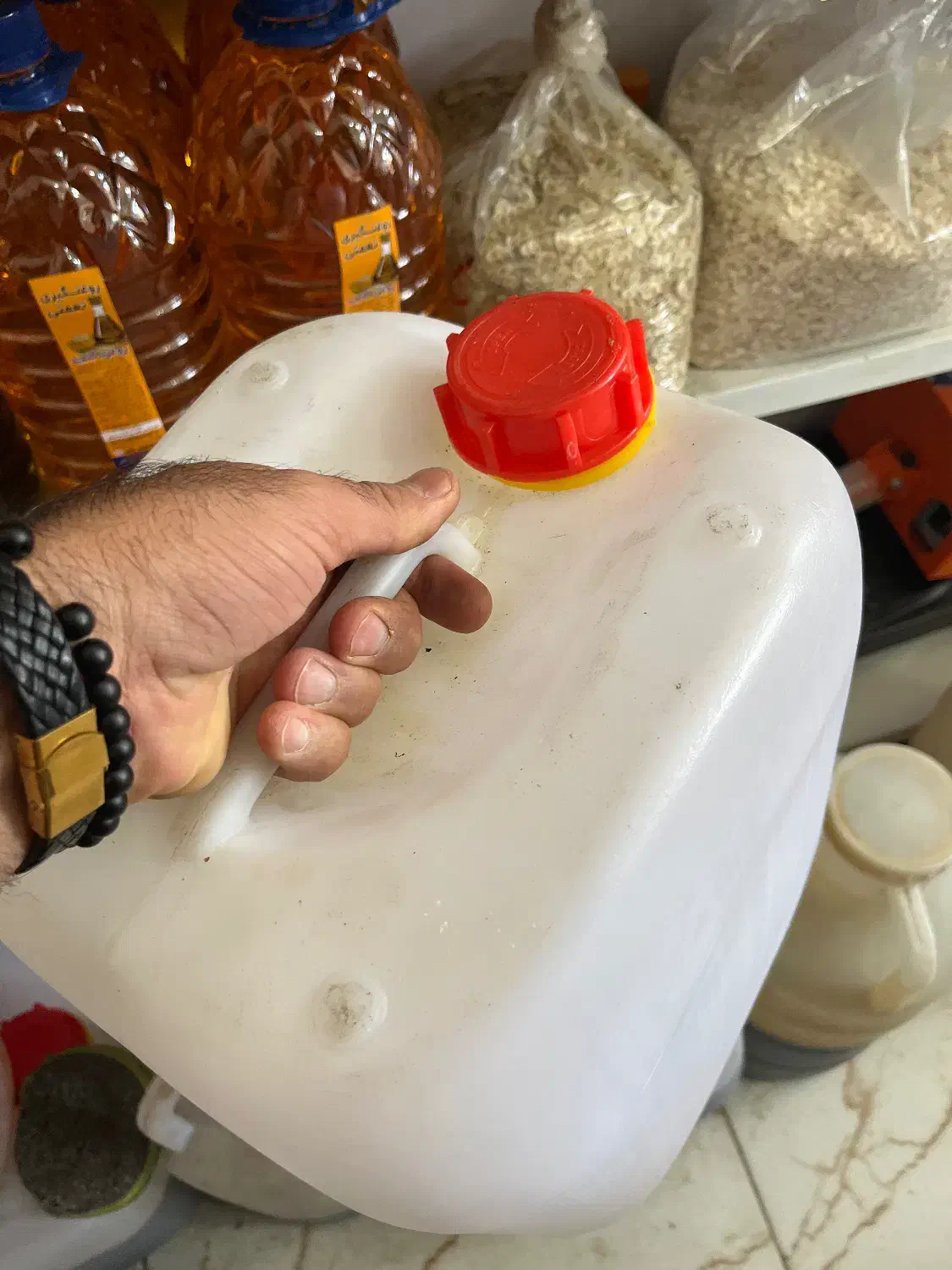 بیست لیتری پلاستیکی ۹۰۰ گرمی سالم و تمیز|ظروف نگهدارنده، پلاستیکی، یک‌بارمصرف|شهرکرد, |دیوار