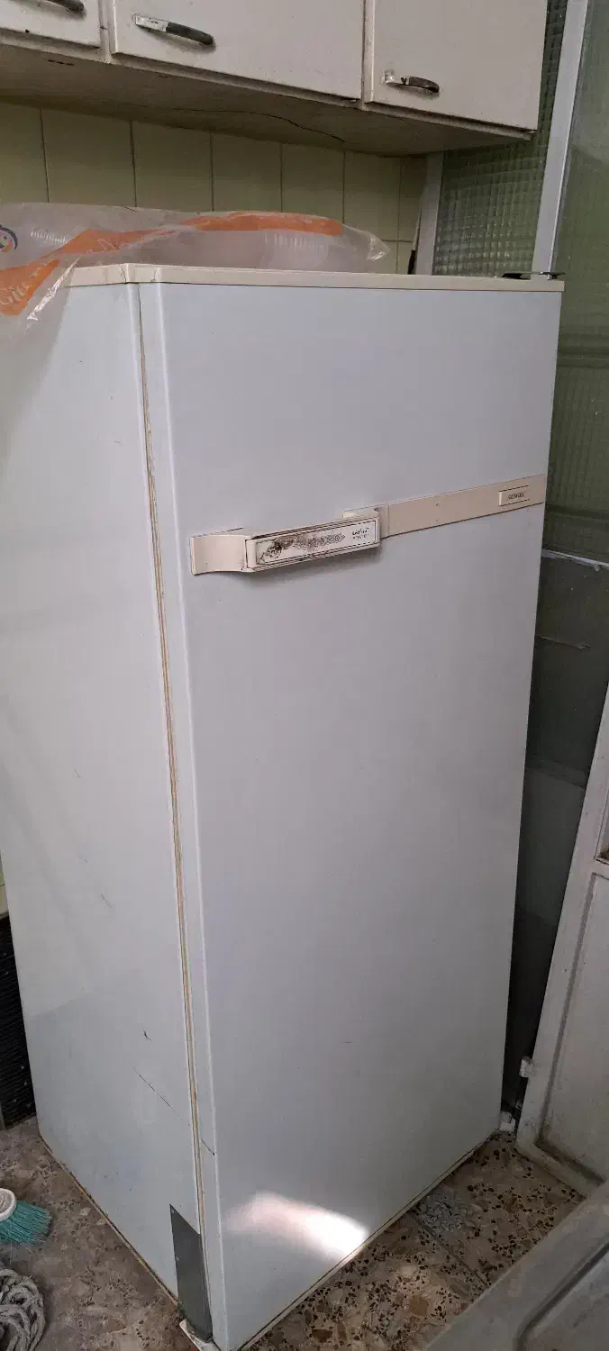 تعدادی وسایل|مبلمان اداری|آباده, |دیوار