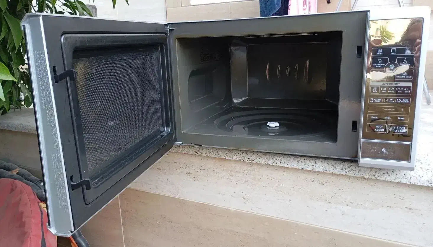 ماکروویو LG|اجاق گاز و لوازم برقی پخت‌وپز|کازرون, |دیوار