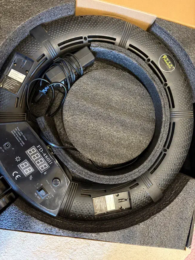 رینگ لایت با پایه فلزی و لوازم جانبی کامل|دوربین عکاسی و فیلمبرداری|اصفهان, سپاهانشهر|دیوار