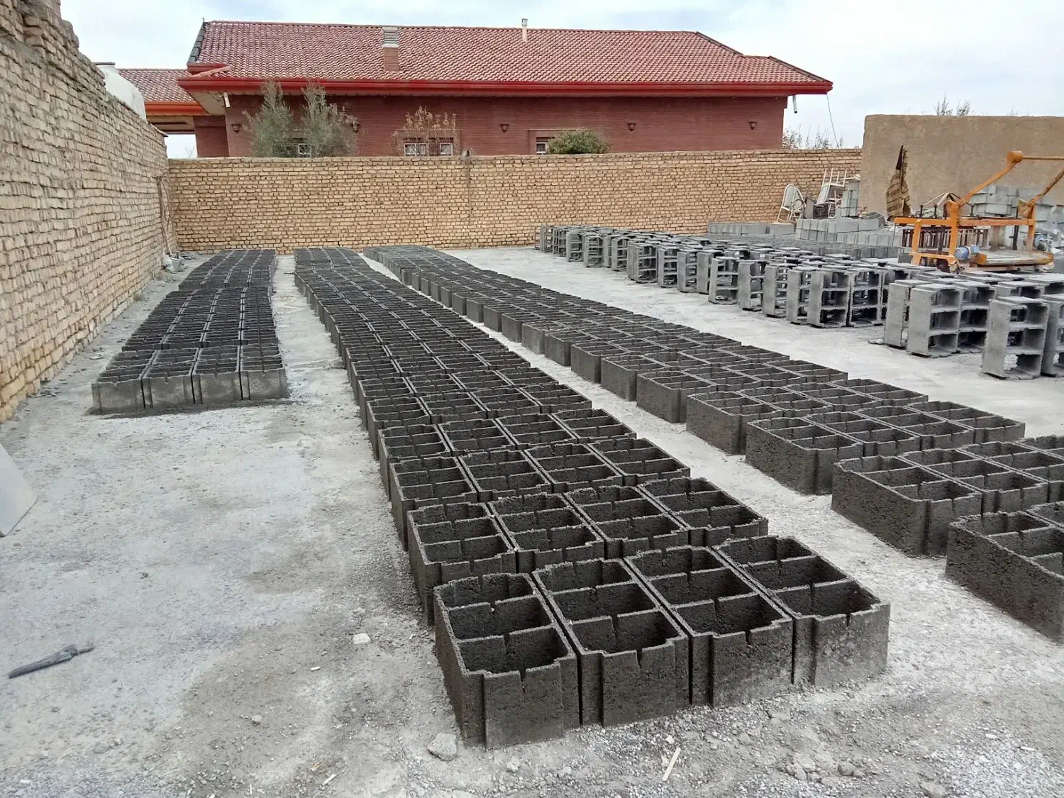 فروش ویژه تیرچه و بلوک و پیمانکاری اجراساختمان|مصالح و تجهیزات ساختمان|فولادشهر, C4|دیوار