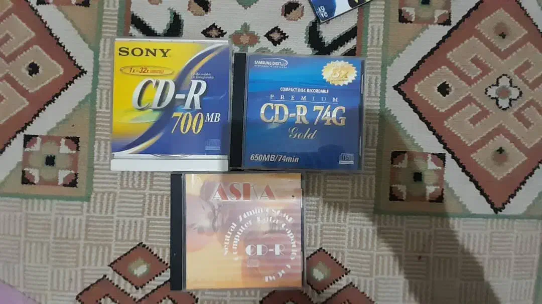 سی دی  و دی وی دی نوستالژی|فیلم و موسیقی|تبریز, |دیوار