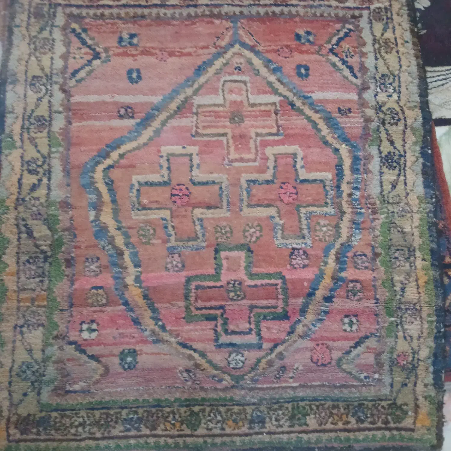 فرش دست بافت|فرش|اصفهان, ناصرخسرو|دیوار