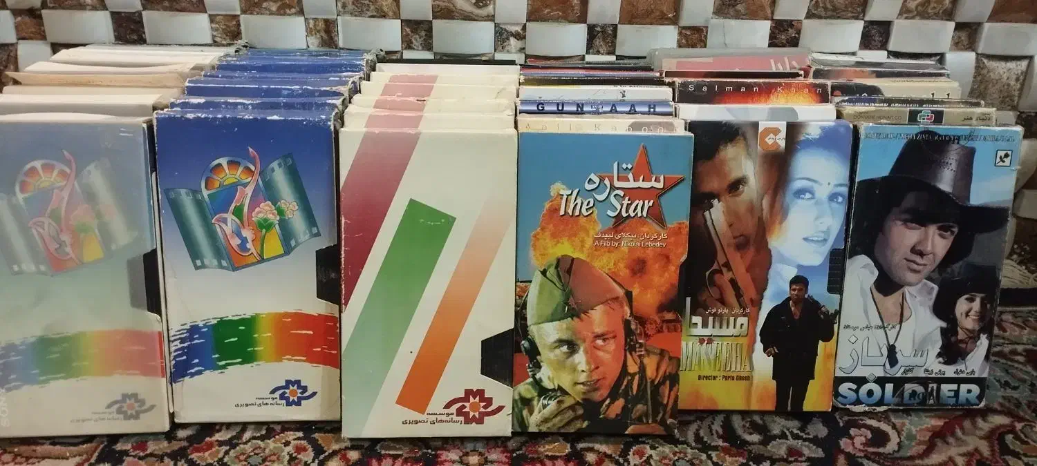 نوار کاست قدیمی|کلکسیون اشیاء عتیقه|کرمان, |دیوار