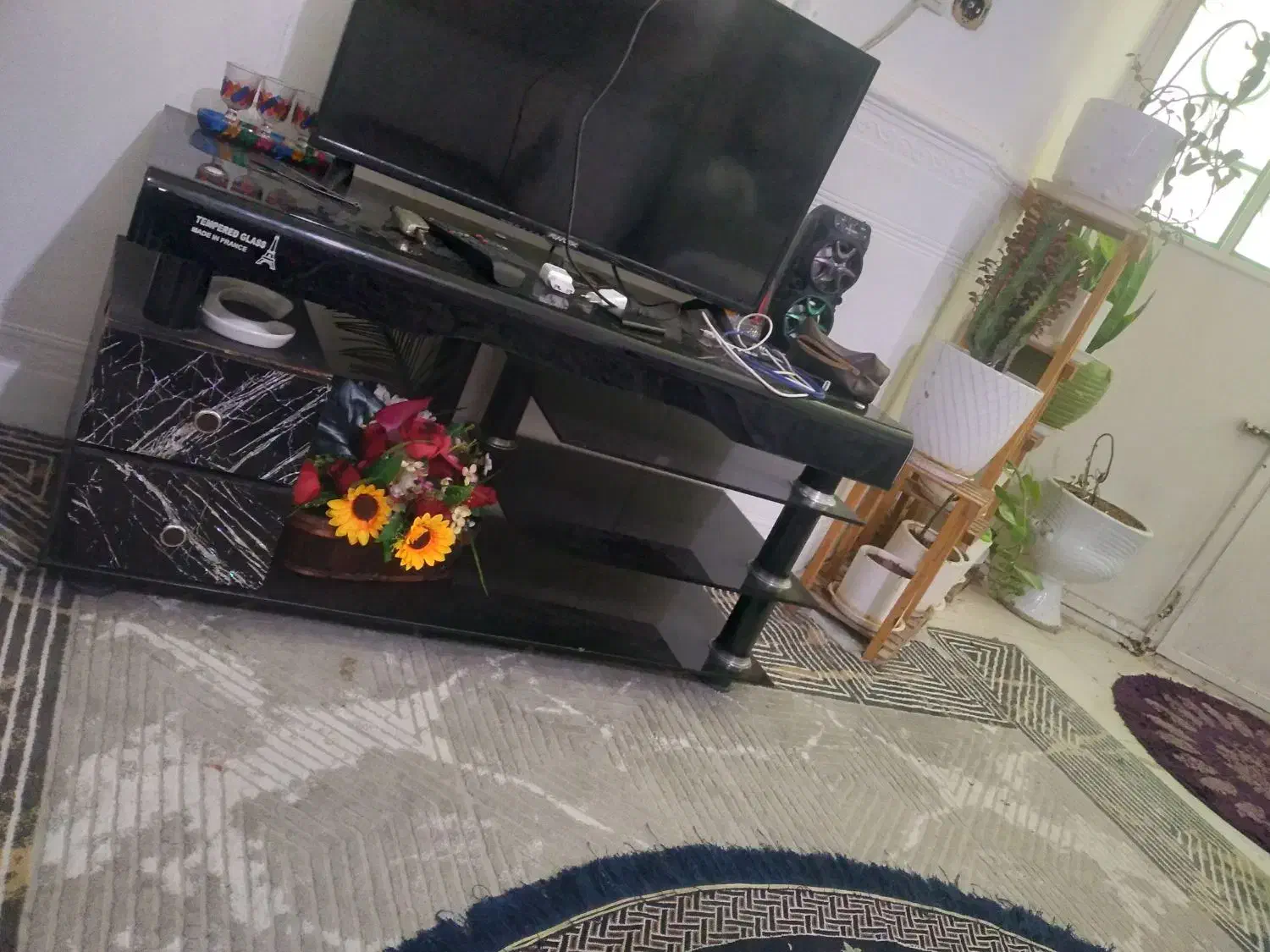 میز تلوزیون شیشه ای شیک و تمیز ۲ ملیون|میز تلویزیون|بندر کنگان, |دیوار